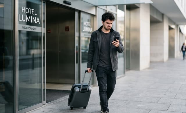 O jovem não recusa trabalho. Ele recusa o modelo. E isso muda o diagnóstico do seu RH